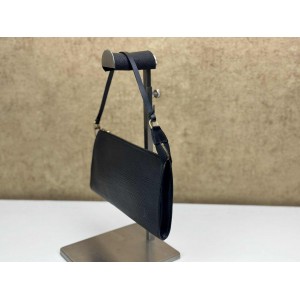 LOUIS VUITTON M52942 EPI LEATHER POCHETTE CLUTCH